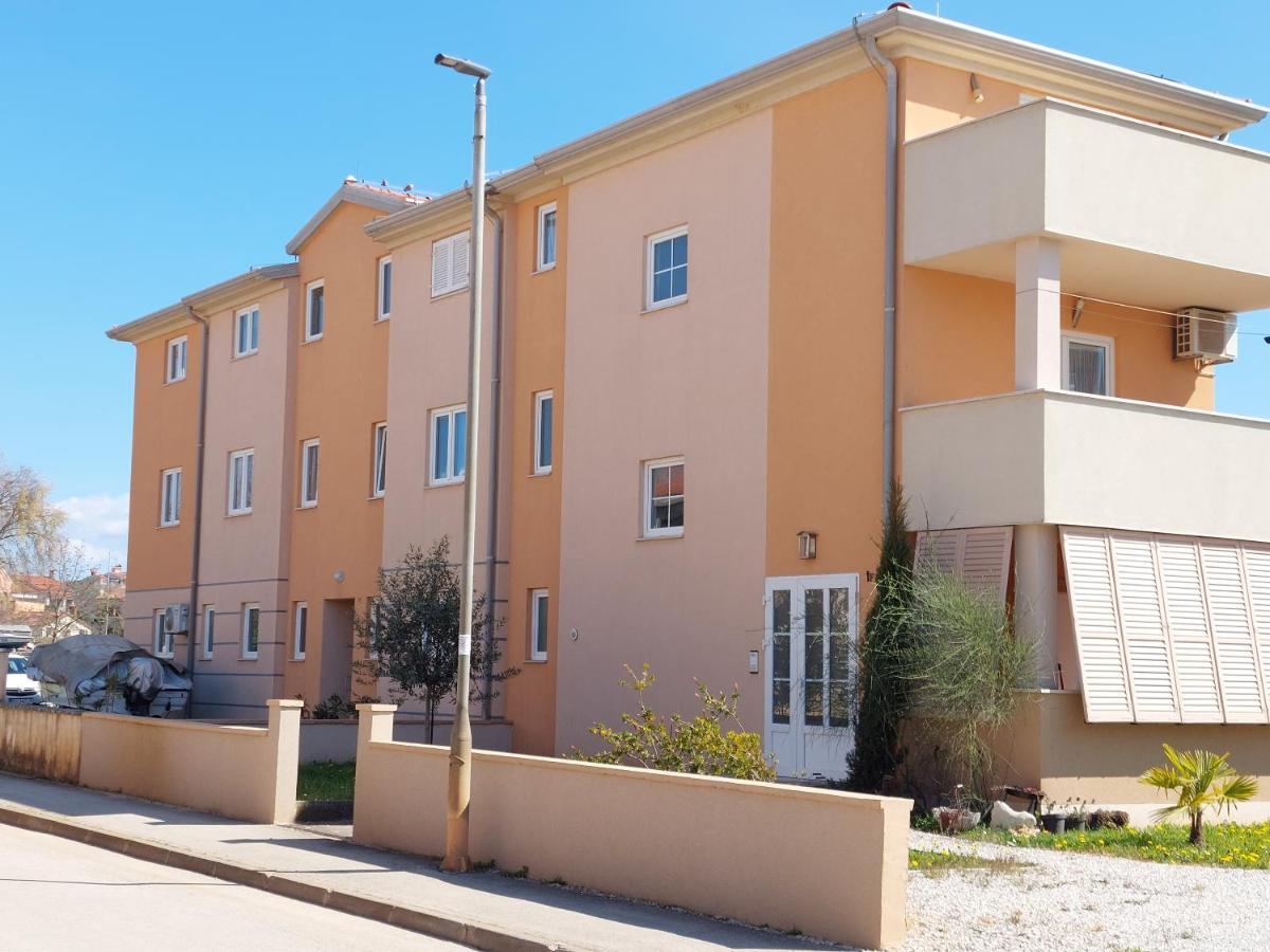 Apartment Julia Funtana Esterno foto